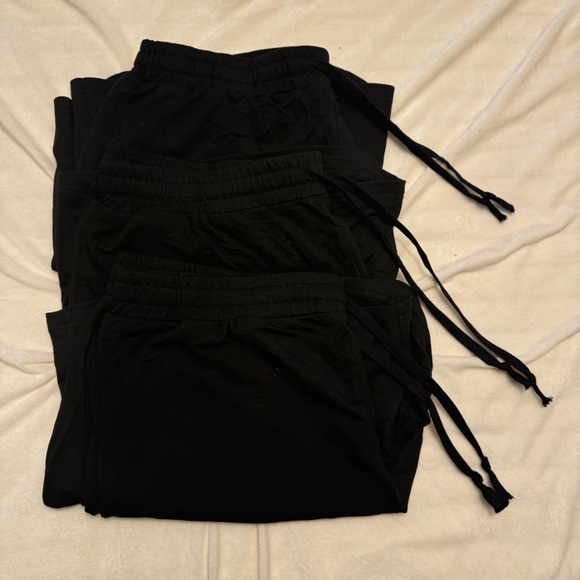 XXL - Pack of 3 Super Soft Shorts - Never Worn - Soft enough to sleep in. - Picture 7 of 7